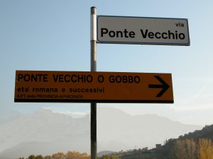 Segnaletica per il Ponte Gobbo (10486 bytes)